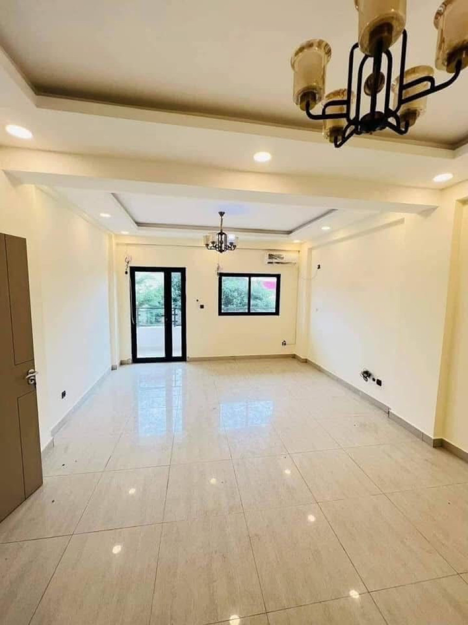 Location d’un immeuble R +6  De haut standing à kipé, Locaux Commerciaux, Conakry