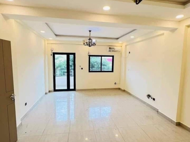 Location dโun immeuble R +6 De haut standing ร kipรฉ, Locaux Commerciaux, Conakry