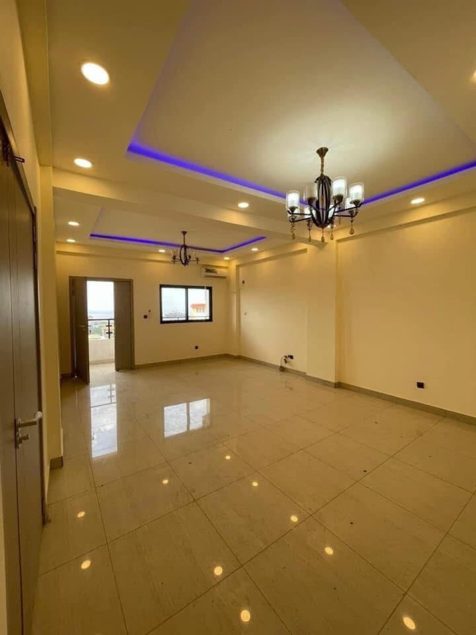 Location d’un immeuble R +6  De haut standing à kipé, Locaux Commerciaux, Conakry