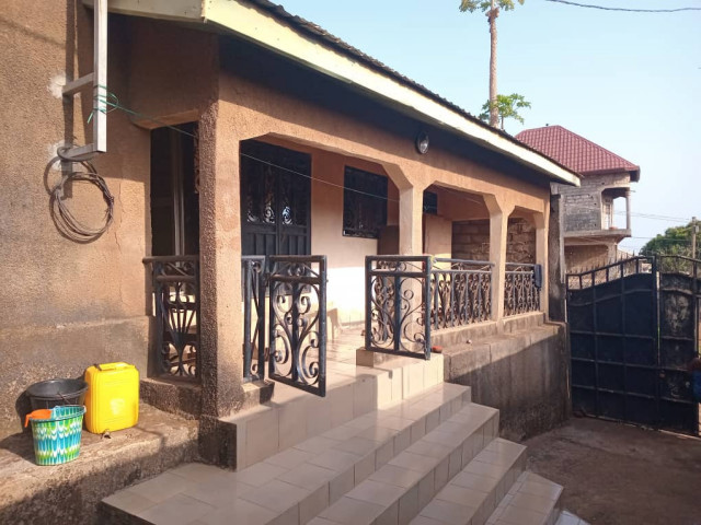 Maison a vendre a coyah Bentourayah, Maisons, Coyah