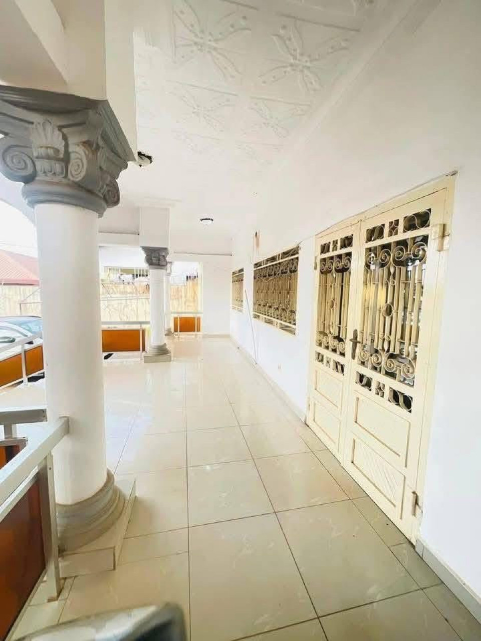 𝗩𝗲𝗻𝘁𝗲 𝗱'𝘂𝗻𝗲 Somptueuse 𝗩𝗶𝗹𝗹𝗮 à Kobayah, Maisons, Conakry