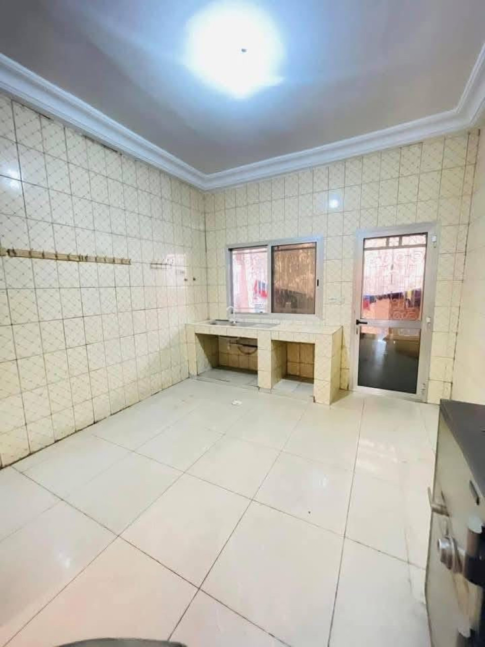 𝗩𝗲𝗻𝘁𝗲 𝗱'𝘂𝗻𝗲 Somptueuse 𝗩𝗶𝗹𝗹𝗮 à Kobayah, Maisons, Conakry