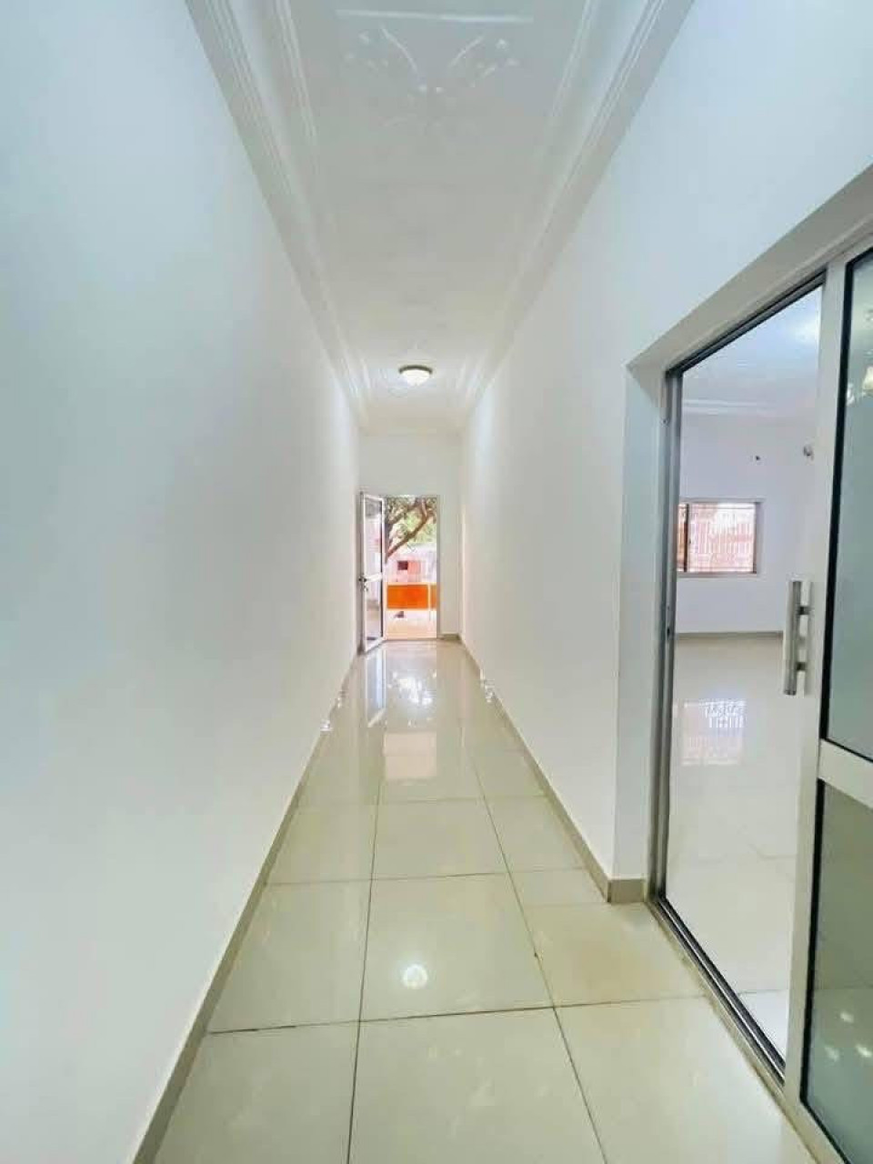 𝗩𝗲𝗻𝘁𝗲 𝗱'𝘂𝗻𝗲 Somptueuse 𝗩𝗶𝗹𝗹𝗮 à Kobayah, Maisons, Conakry