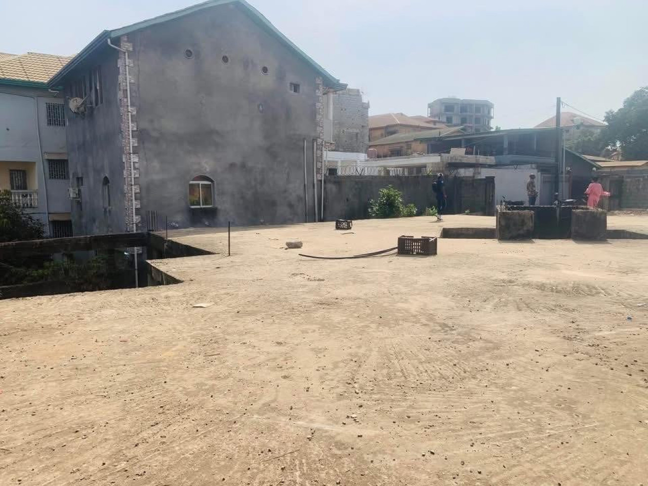 𝗩𝗘𝗡𝗧𝗘 𝗱’𝘂𝗻  #𝗧𝗘𝗥𝗥𝗔𝗜𝗡 À #𝗡𝗢𝗡𝗚𝗢 𝗖𝗮𝗿𝗿𝗲𝗳𝗼𝘂𝗿 𝗔𝗺𝗯𝗶𝗮𝗻𝗰𝗲, Terrains, Conakry