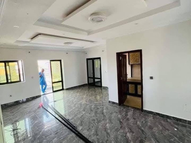 IMMEUBLE_EN_LOCATION A NONGO KIROTY, Locaux Commerciaux, Conakry