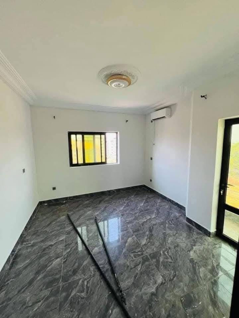 IMMEUBLE_EN_LOCATION A NONGO KIROTY, Locaux Commerciaux, Conakry