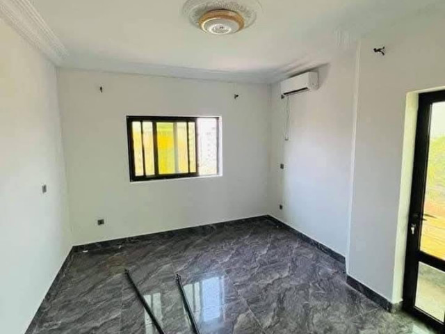 IMMEUBLE_EN_LOCATION A NONGO KIROTY, Locaux Commerciaux, Conakry