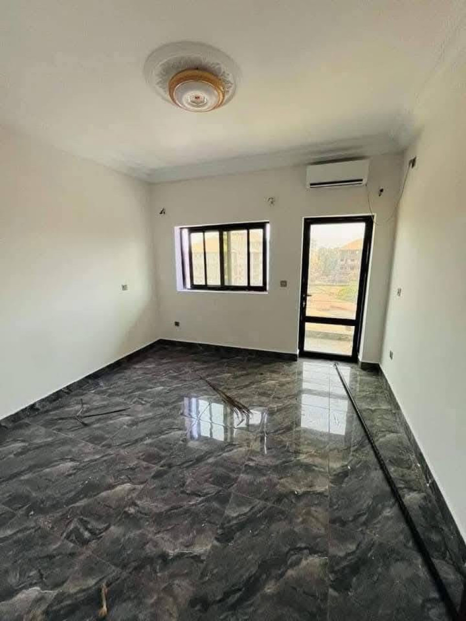 IMMEUBLE_EN_LOCATION A NONGO KIROTY, Locaux Commerciaux, Conakry