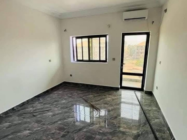 IMMEUBLE_EN_LOCATION A NONGO KIROTY, Locaux Commerciaux, Conakry