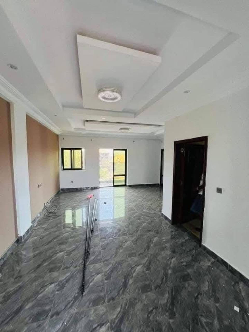 IMMEUBLE_EN_LOCATION A NONGO KIROTY, Locaux Commerciaux, Conakry