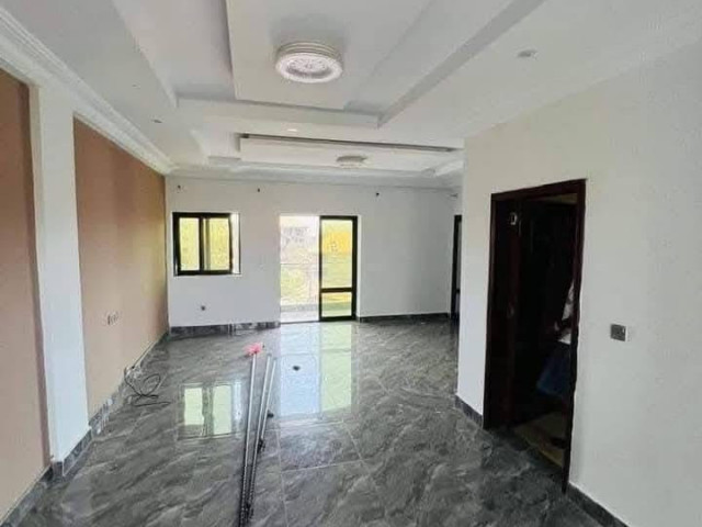 IMMEUBLE_EN_LOCATION A NONGO KIROTY, Locaux Commerciaux, Conakry