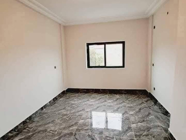 IMMEUBLE_EN_LOCATION A NONGO KIROTY, Locaux Commerciaux, Conakry