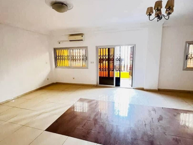 IMMEUBLE R+6 ร LOUER KIPE CENTRE รMETTEUR, Locaux Commerciaux, Conakry