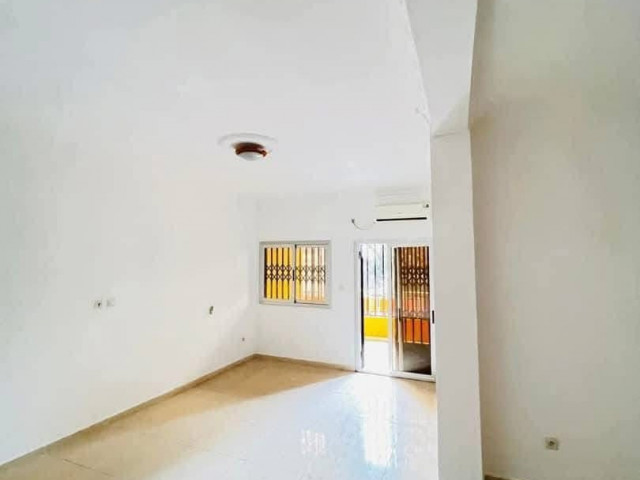 IMMEUBLE R+6 ร LOUER KIPE CENTRE รMETTEUR, Locaux Commerciaux, Conakry