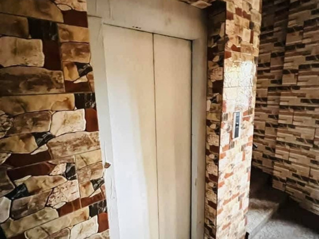 IMMEUBLE R+6 ร LOUER KIPE CENTRE รMETTEUR, Locaux Commerciaux, Conakry