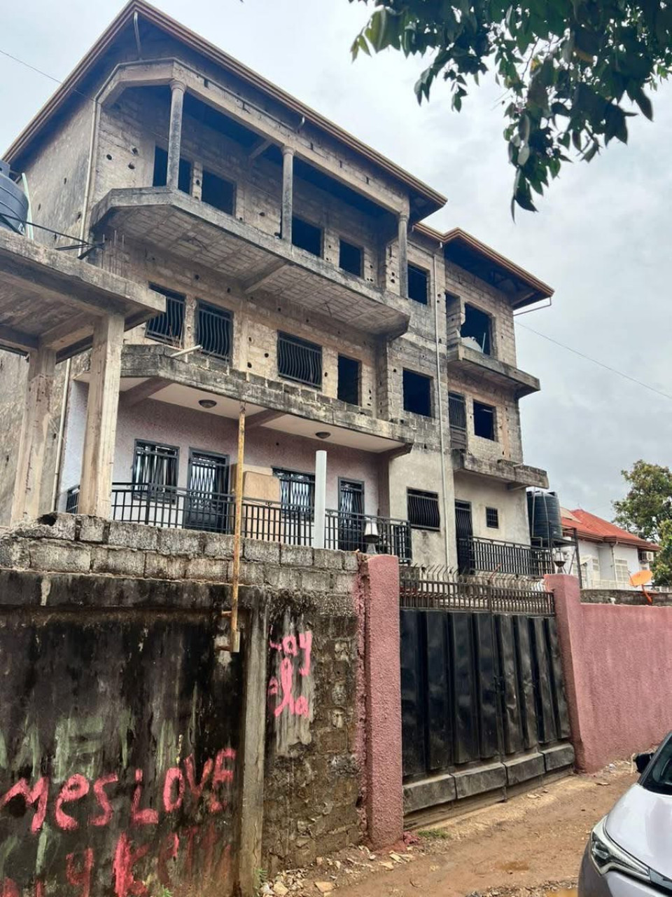 À #vendre R+3 enbordure d la route principal à LAMBANYI, Locaux Commerciaux, Conakry