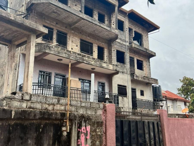 À #vendre R+3 enbordure d la route principal à LAMBANYI, Locaux Commerciaux, Conakry