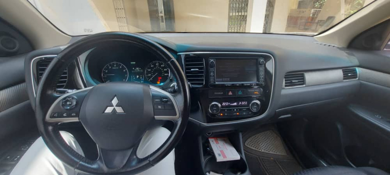 Mitsubishi Outlander, Voitures, Conakry