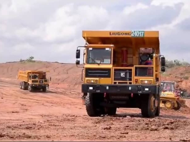 Grue remorque bulldozer, Autres Véhicules, Conakry