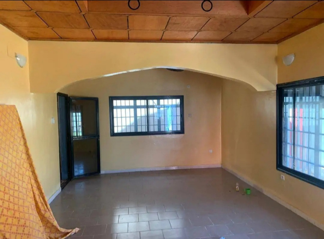 VILLA À VENDRE À COYAH WONKIFONG, Maisons, Conakry